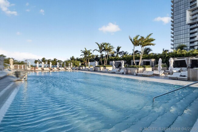 Building Photo - 2301 Collins Ave