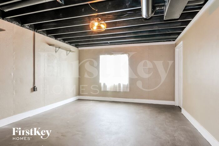 Building Photo - 824 Cadbury Dr