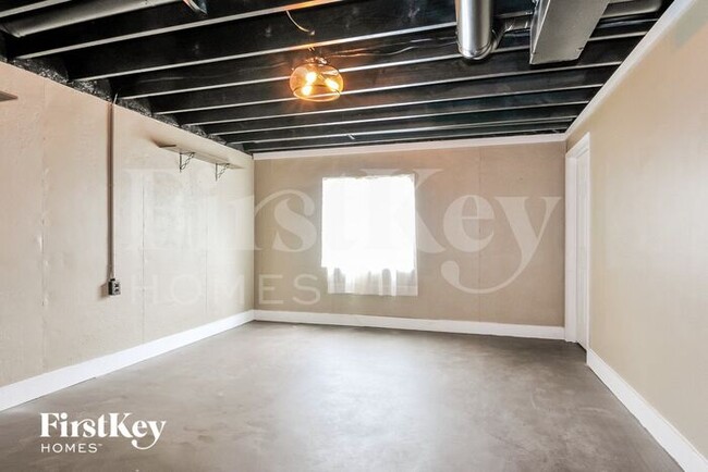 Building Photo - 824 Cadbury Dr