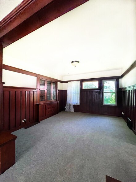 Dinning Room - 2006 Kinzie Ave