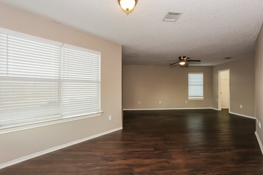 Building Photo - 9936 Sparrow Hawk Ln