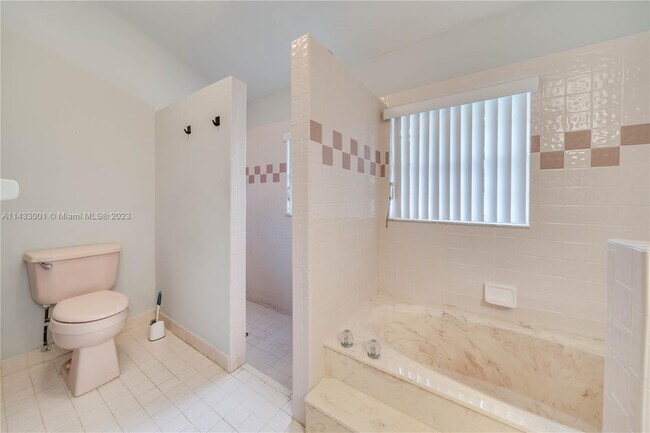Building Photo - 1550 SW 52nd Terrace