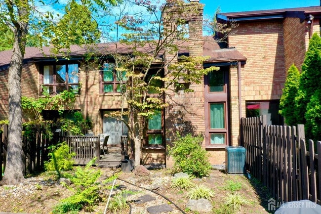 Building Photo - 157 Willowbrook Dr