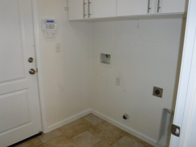 Building Photo - 1257 Kensington Dr