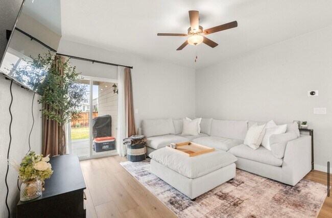 Building Photo - Charming 3BR 2BATH House in Commerce City