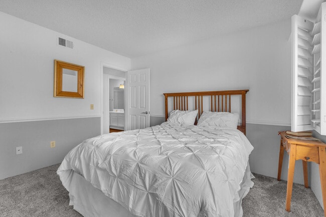 Building Photo - 17 Lugo Dr