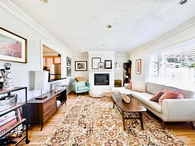 Building Photo - 10216 Empress Ave