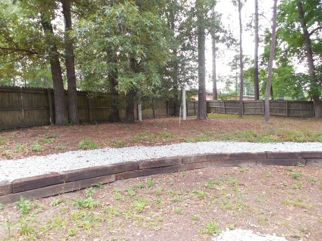 Building Photo - Available October 1st 4 bedroom 2 bathroom in Evans Ga