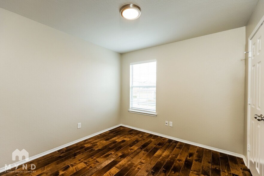 Building Photo - 11331 Fine Design