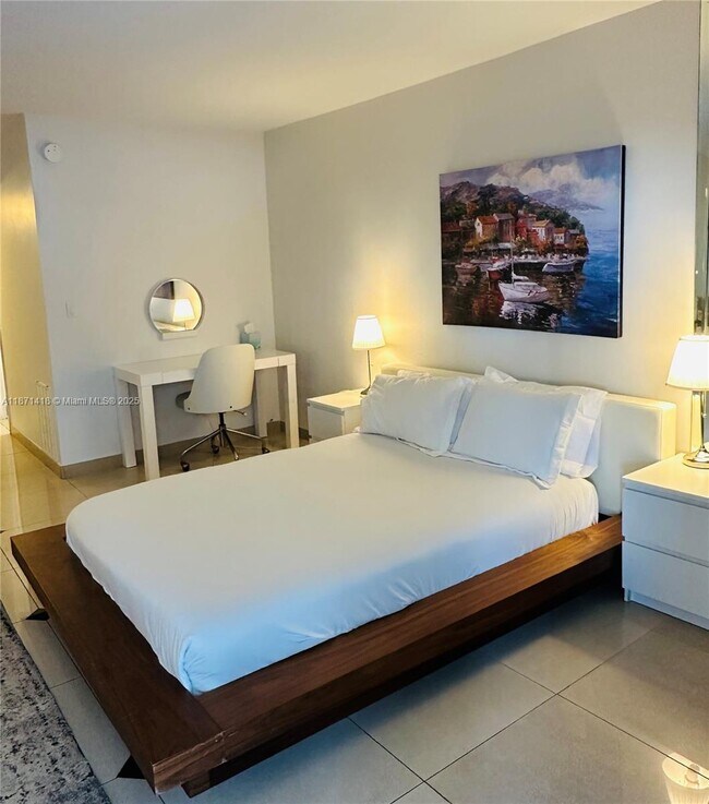 Building Photo - 2301 Collins Ave