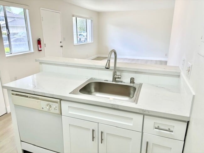 Building Photo - 2612 Anchor Ave