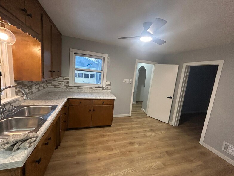 Building Photo - 1545 7th St