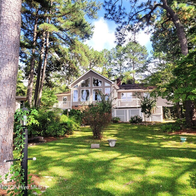 Building Photo - 62 Pine Ridge Dr