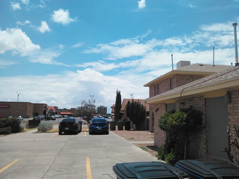 Building Photo - 2001 Amy Sue Dr