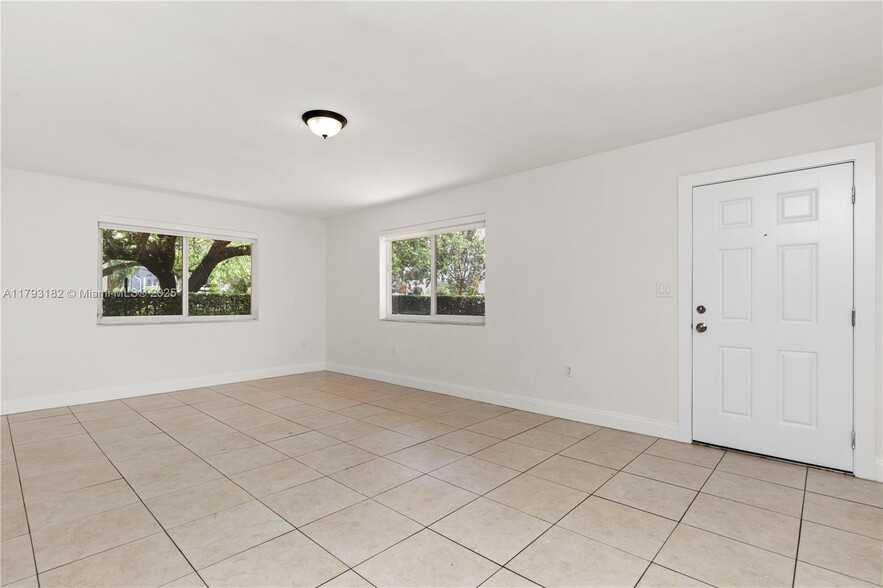 Building Photo - 301 Bird Rd