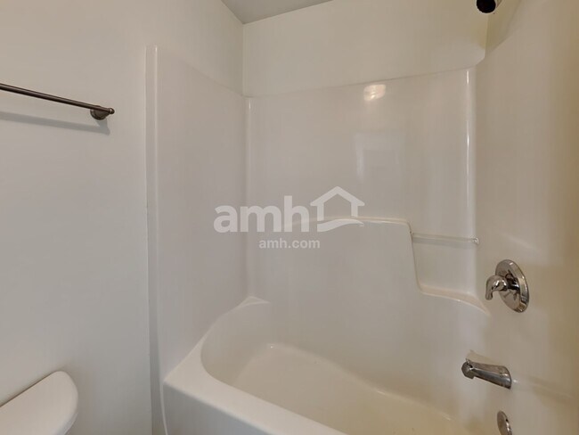 Building Photo - 781 Sonoma Dr SW