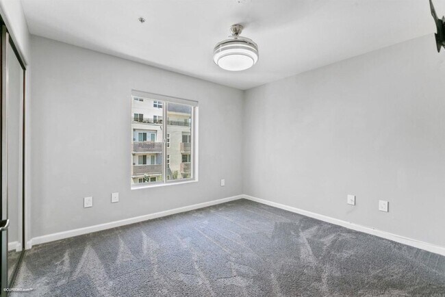 Building Photo - 2 Bed 2 Bath Little Italy Condo