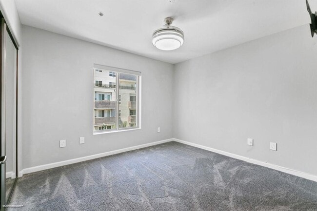 Building Photo - 801 W Hawthorn St