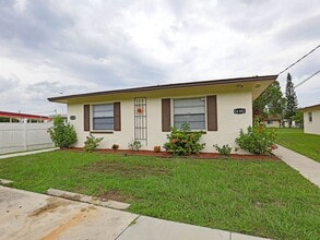 Building Photo - Duplex Fort Myers Duplex 14181