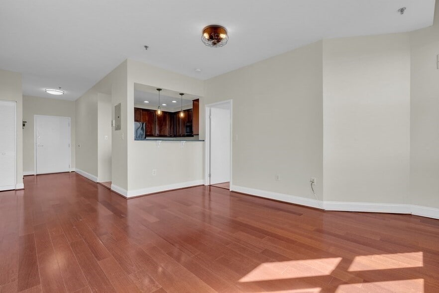 Building Photo - 151 Orleans St