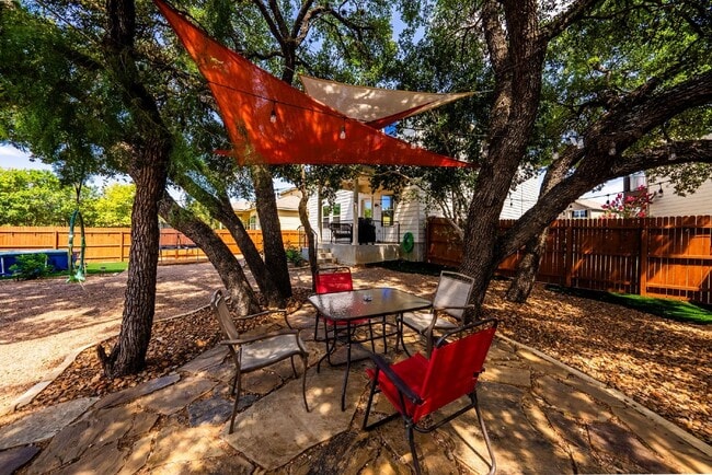 Building Photo - 2 WEEKS FREE RENT w/ 12 Month Lease!!!!!