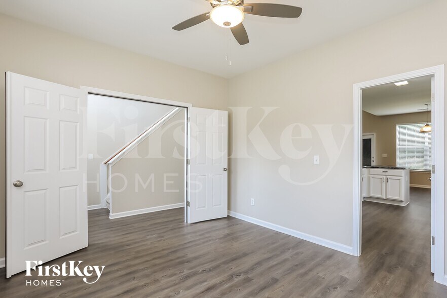 Building Photo - 1104 Washhouse Ln