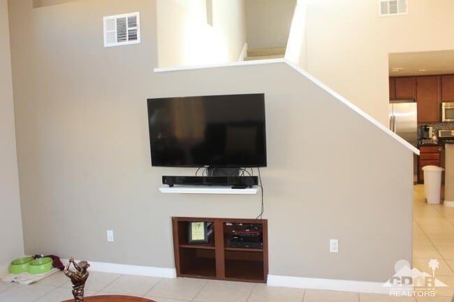 Building Photo - 52082 Rosewood Ln