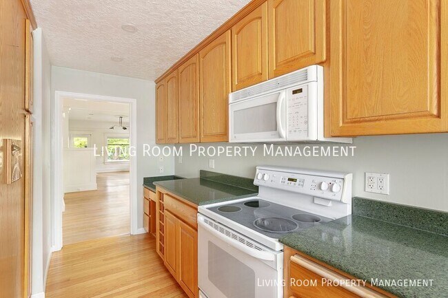 Building Photo - 5927 NE 31st Ave