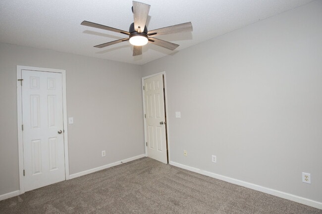 Building Photo - Charming 3 Bedroom, 2,5 Bath home with hug...