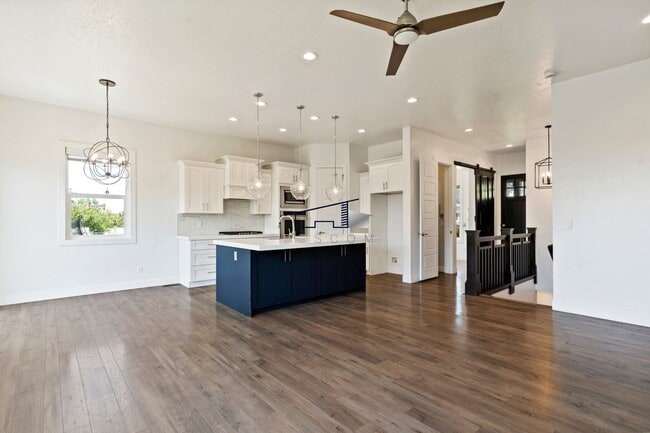 Building Photo - 378 Clark Cir