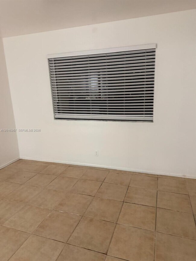 Building Photo - 3255 Coral Ridge Dr