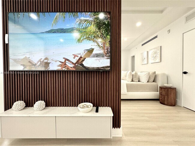 Building Photo - 3001 S Ocean Dr