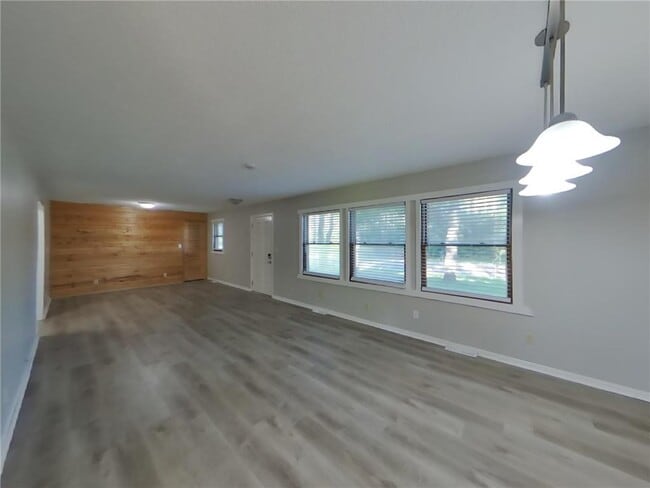 Building Photo - 1543 8th St SE