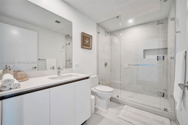 Building Photo - 900 N Ocean Blvd