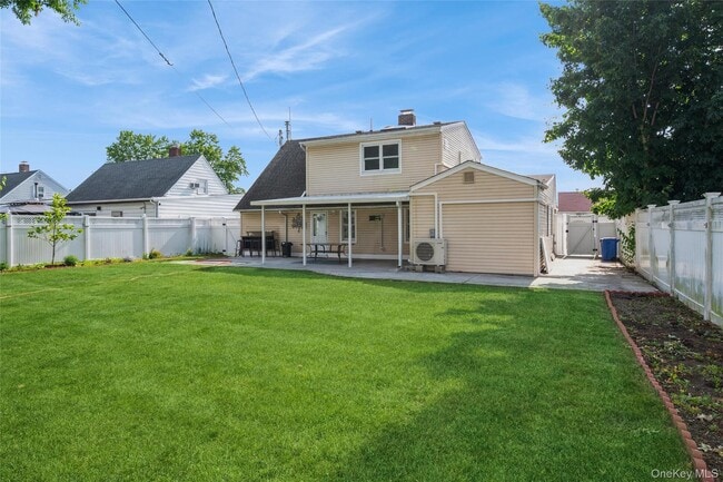 Building Photo - 14 Tailor Ln