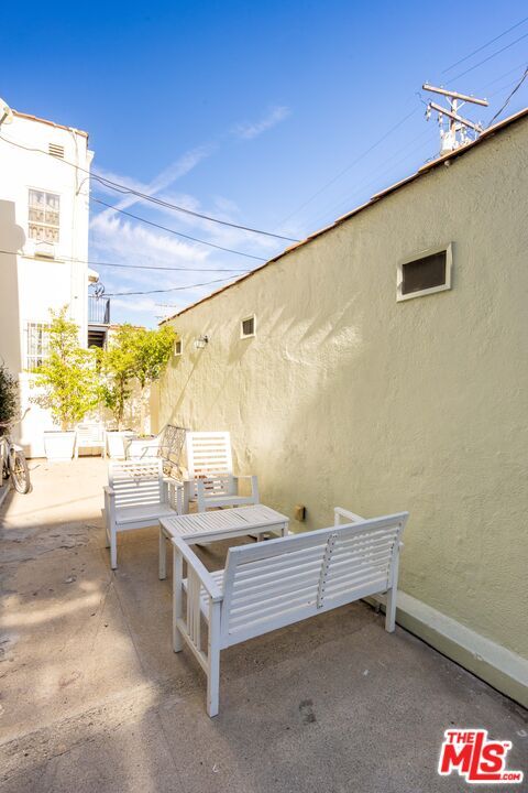 Building Photo - 442 S Maple Dr