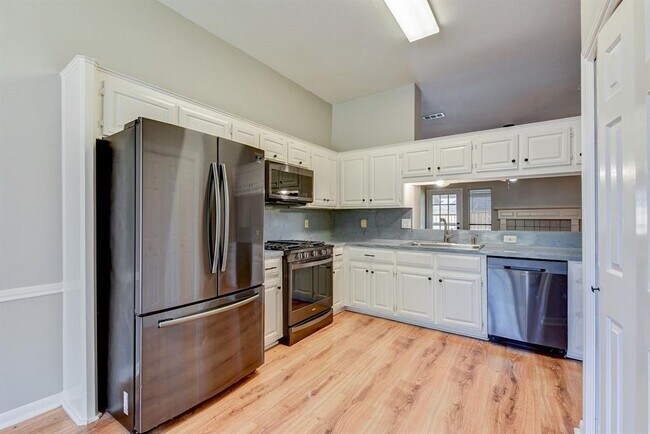 Building Photo - 3730 Sunshine Ln