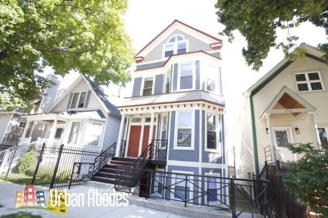 Primary Photo - 3023 N Oakley Ave