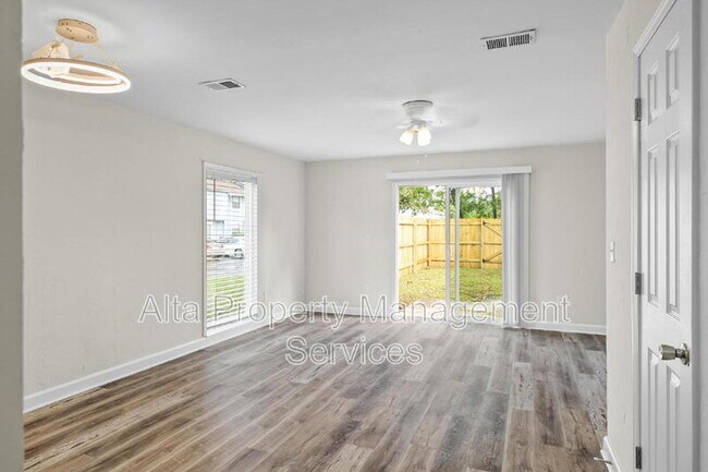 Building Photo - 11357 Bedford Oaks Dr