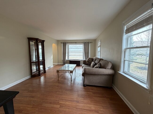 Building Photo - 538 Mills St