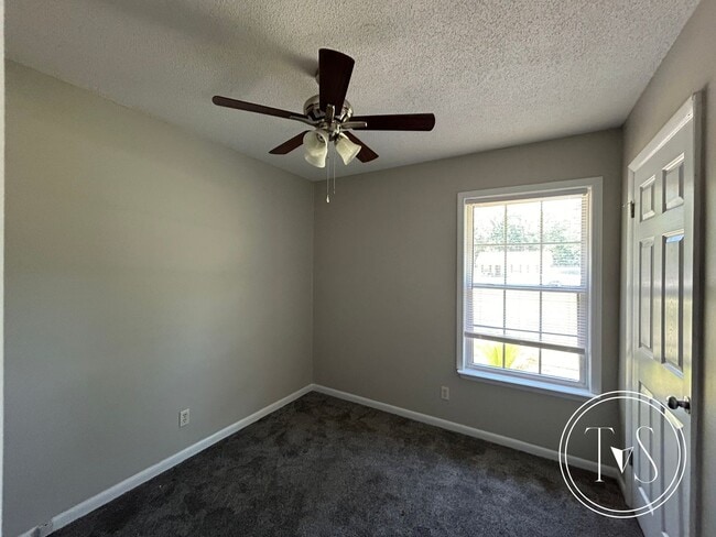 Building Photo - 528 Ashmore Rd