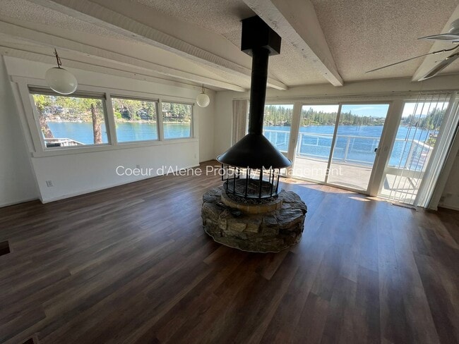Building Photo - 2+ bed, 2 bath house on the Spokane River!