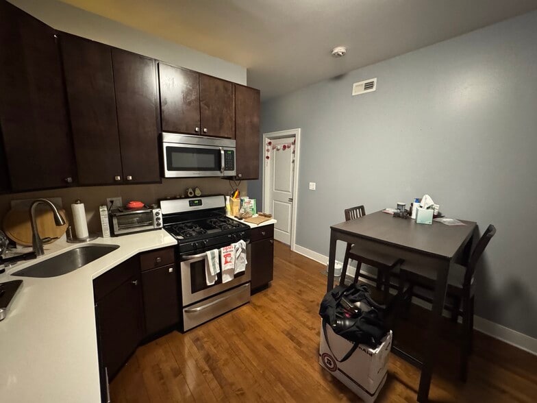 Kitchen - 3131 N Central Park Ave