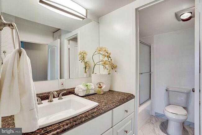 Building Photo - 1225 Martha Custis Dr