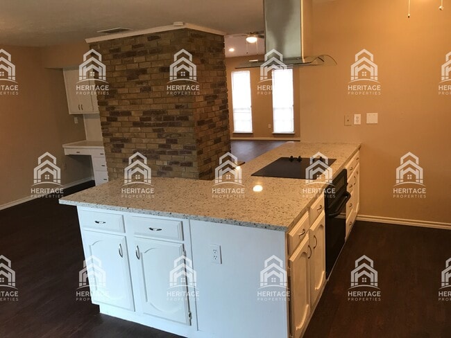 Building Photo - 2004 Newbury Dr