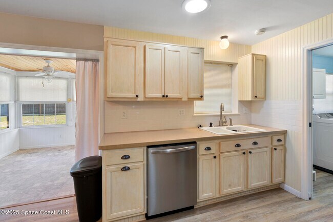 Building Photo - 219 Narvaez Dr