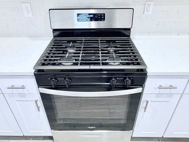 Building Photo - 220 Coulter Ct