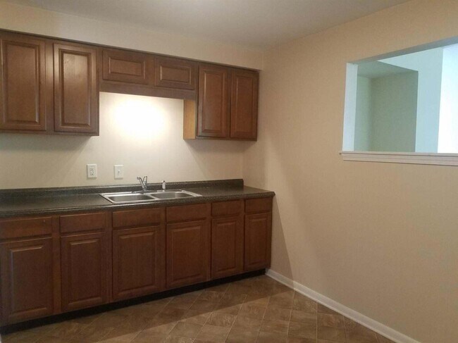 Building Photo - 1420 Gattegno St