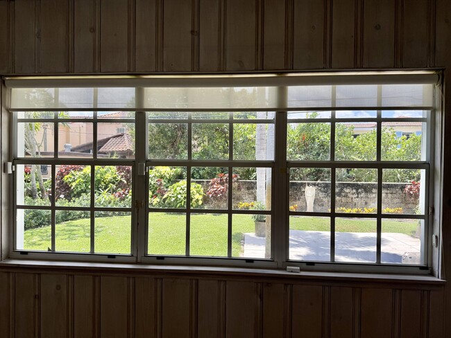 Building Photo - 206 Russlyn Dr