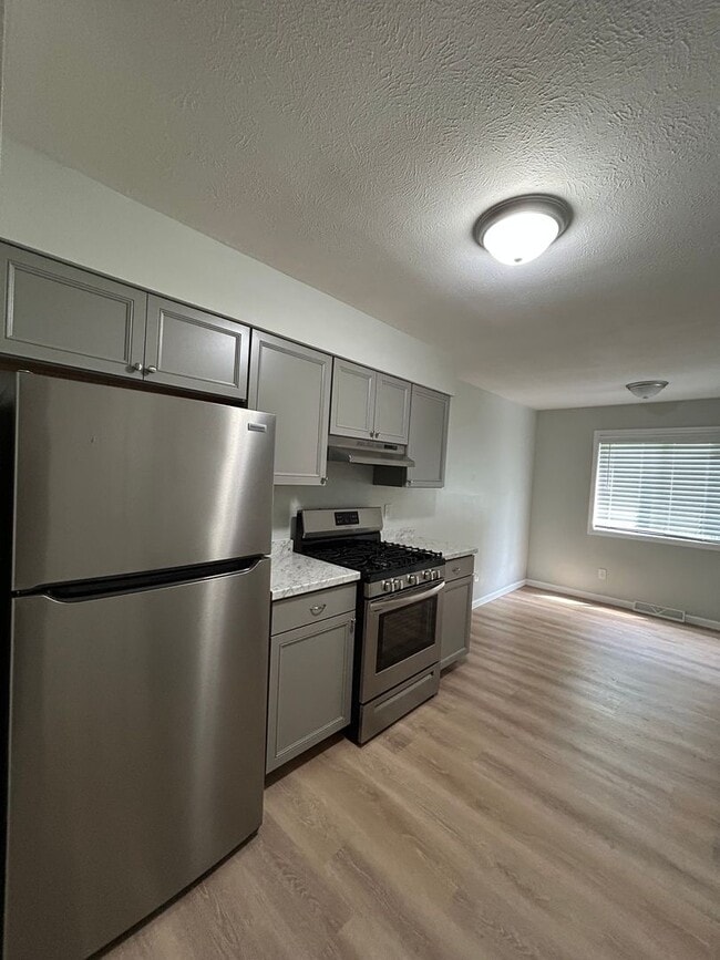 Building Photo - 926/928 Sprucewood Ln